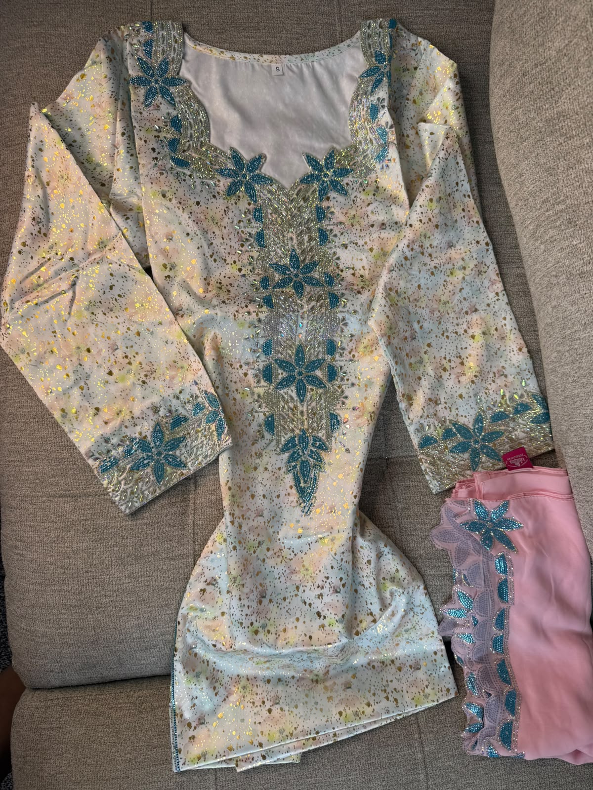 Bleu pure silk Emirati Makhwar, with Shayla, Ready to wear